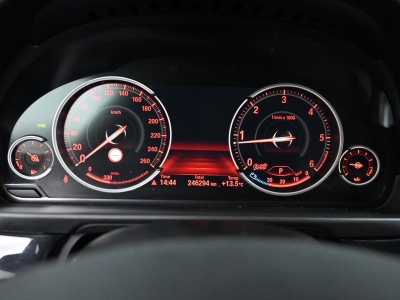 2014 BMW 5 Series 520d photo 8