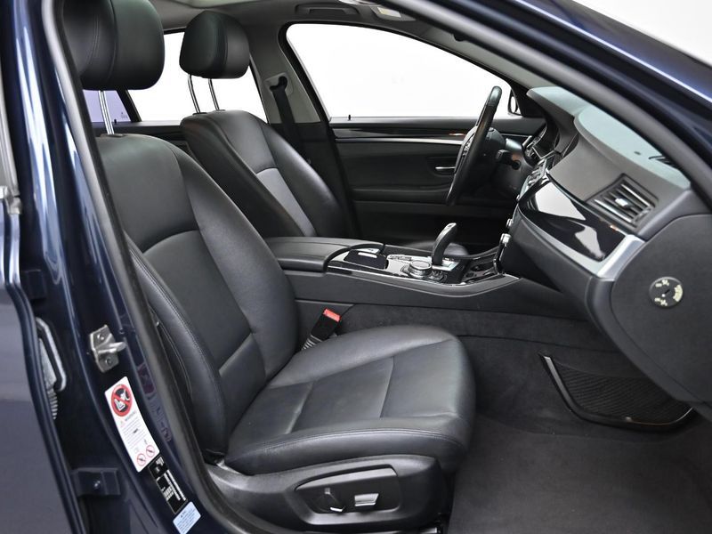 2014 BMW 5 Series 520d photo 10