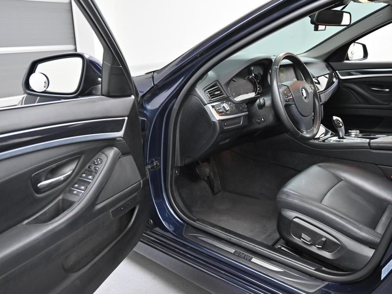 2014 BMW 5 Series 520d photo 11