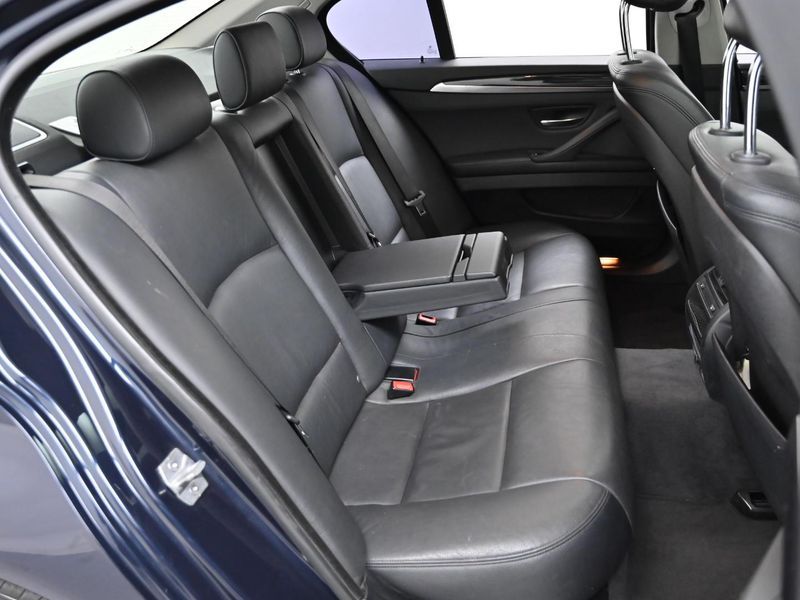2014 BMW 5 Series 520d photo 12