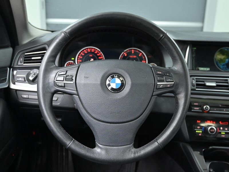 2014 BMW 5 Series 520d photo 13