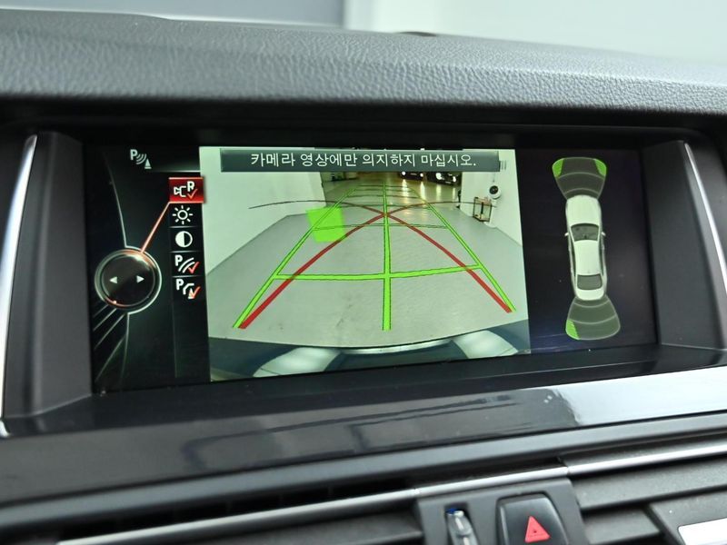 2014 BMW 5 Series 520d photo 15