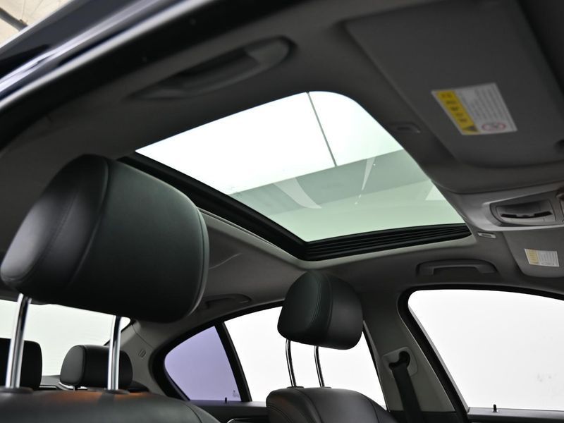 2014 BMW 5 Series 520d photo 19