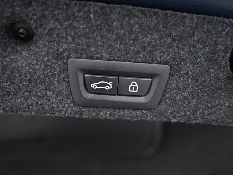 2014 BMW 5 Series 520d photo 20