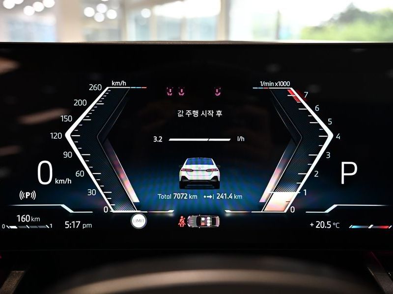 2026 BMW 5 Series 520i M Sport photo 8