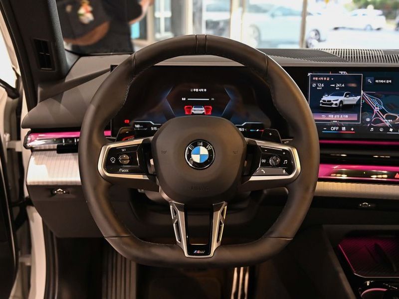 2026 BMW 5 Series 520i M Sport photo 13
