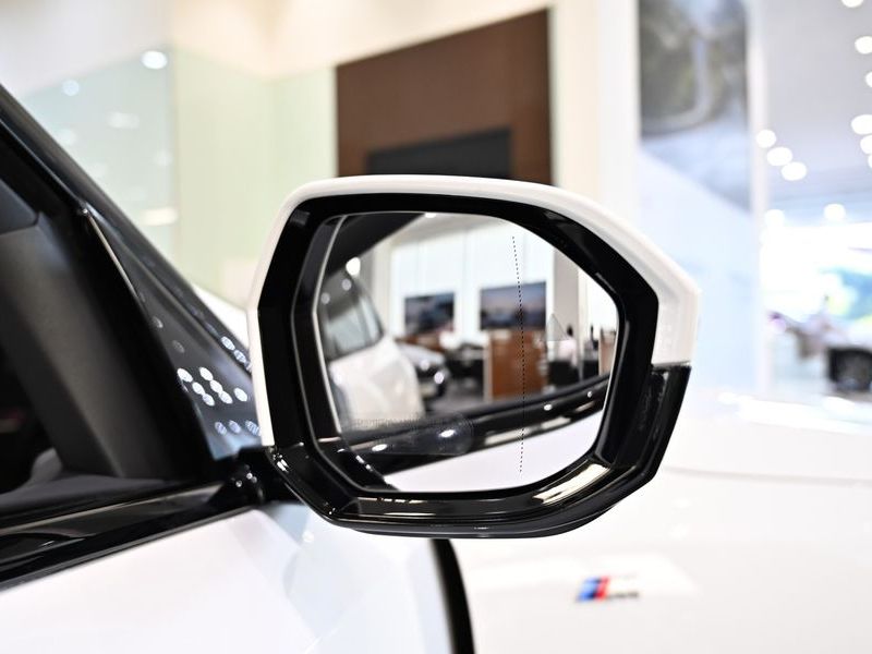 2026 BMW 5 Series 520i M Sport photo 19