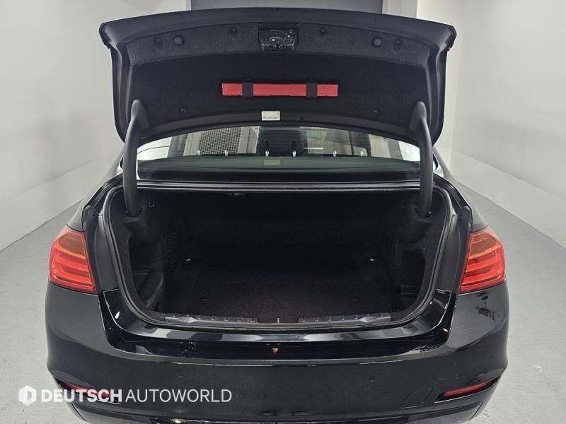 2012 BMW 3 Series 320d photo 20