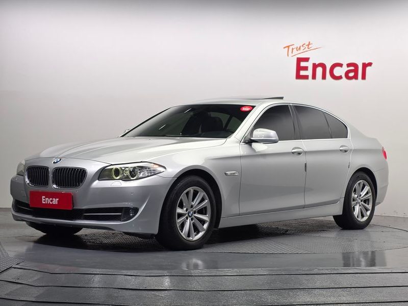 2013 BMW 5 Series 520d photo 1