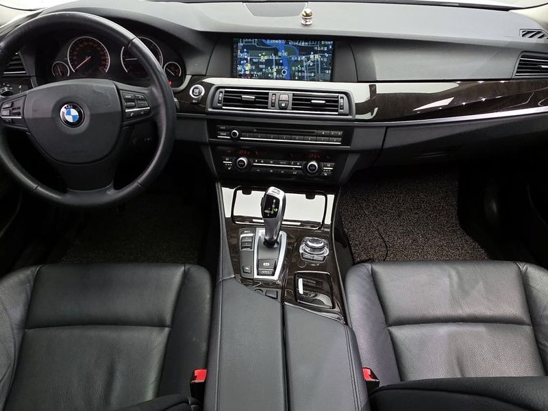 2013 BMW 5 Series 520d photo 7