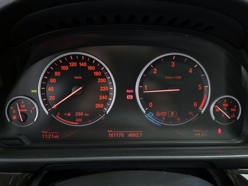 2013 BMW 5 Series 520d photo 8