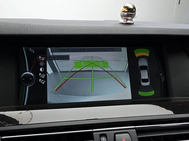 2013 BMW 5 Series 520d photo 14