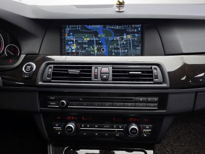 2013 BMW 5 Series 520d photo 15
