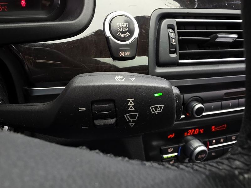 2013 BMW 5 Series 520d photo 19