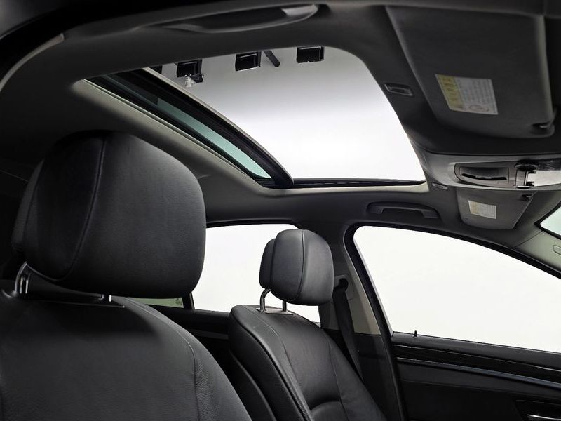 2013 BMW 5 Series 520d photo 20