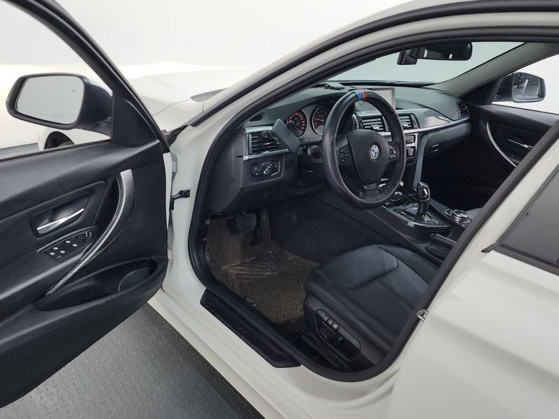 2014 BMW 3 Series 320d photo 10