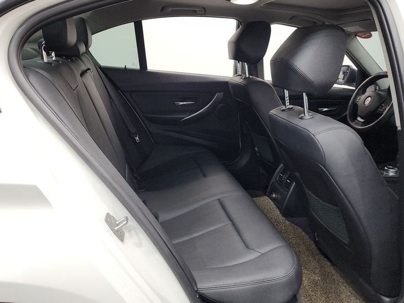 2014 BMW 3 Series 320d photo 12
