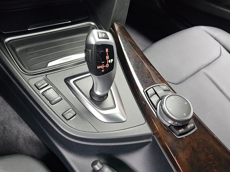 2015 BMW 3 Series 320d photo 9