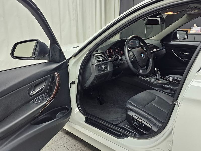 2015 BMW 3 Series 320d photo 10