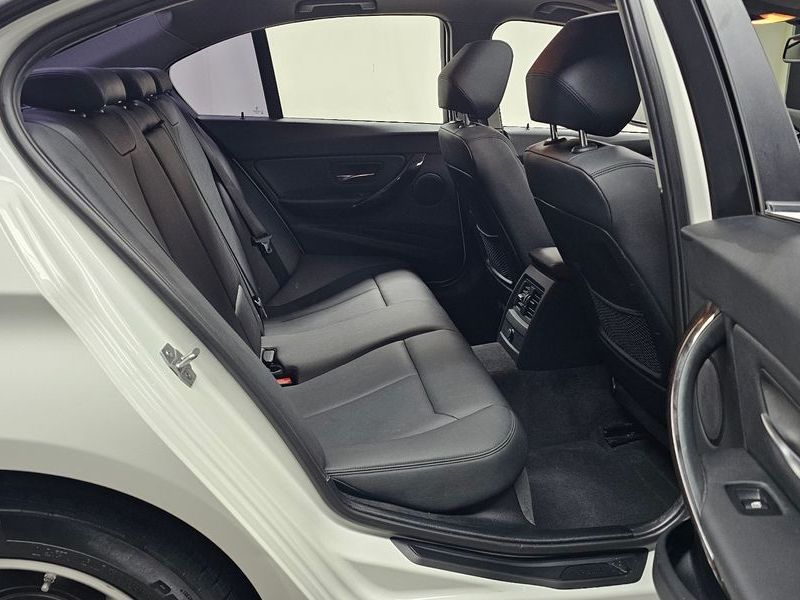 2015 BMW 3 Series 320d photo 11
