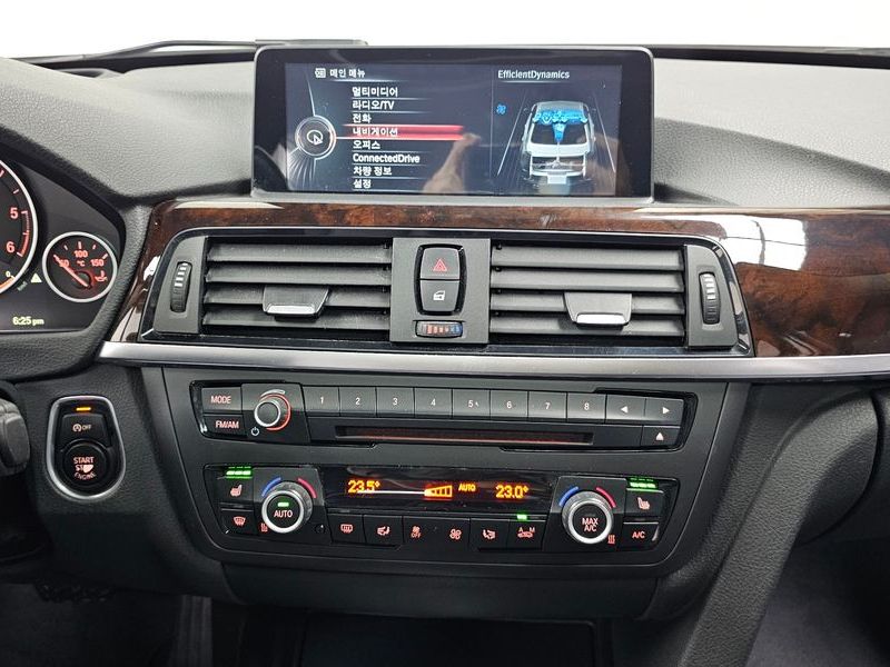 2015 BMW 3 Series 320d photo 14