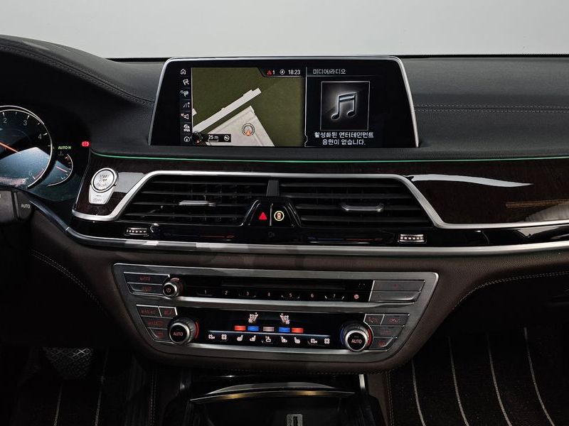 2016 BMW 7 Series 730Ld xDrive photo 16