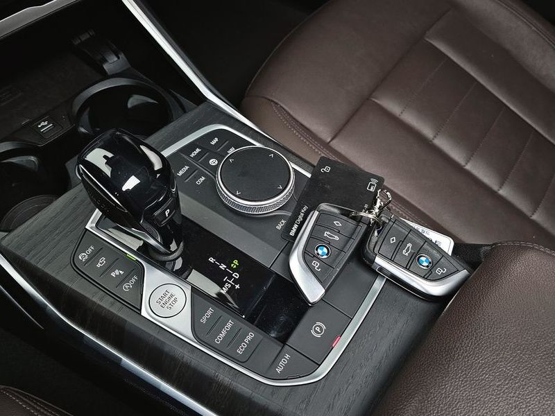 2021 BMW 3 Series 320i Luxury photo 9