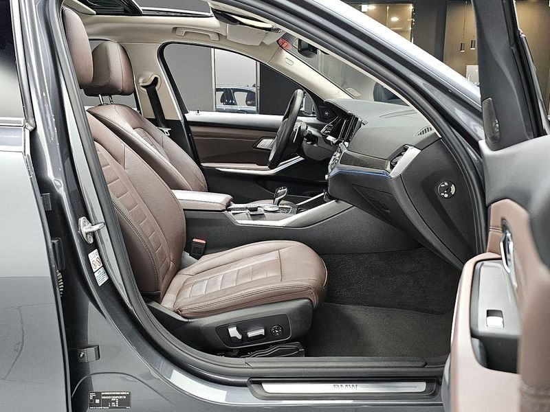 2021 BMW 3 Series 320i Luxury photo 10