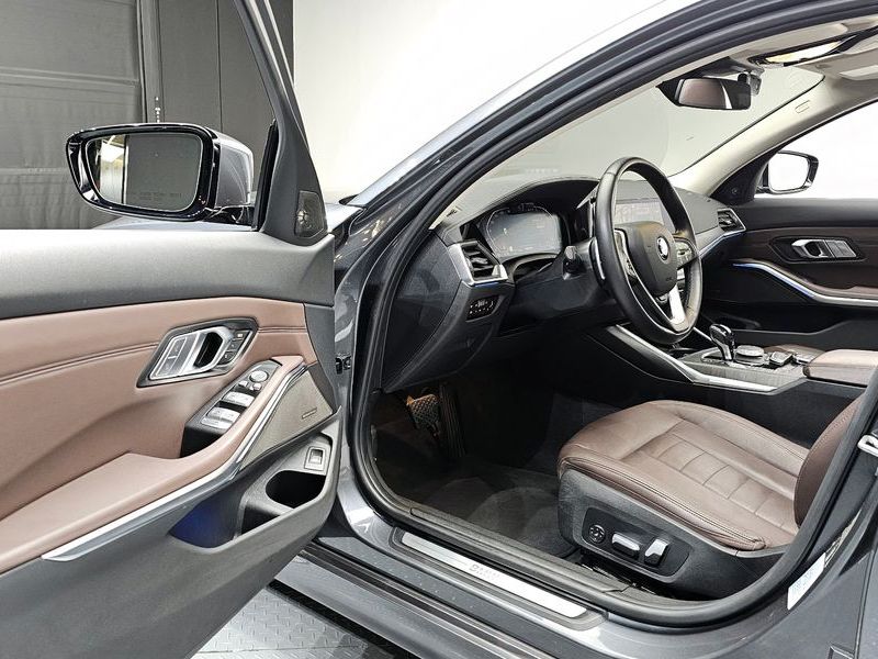 2021 BMW 3 Series 320i Luxury photo 11