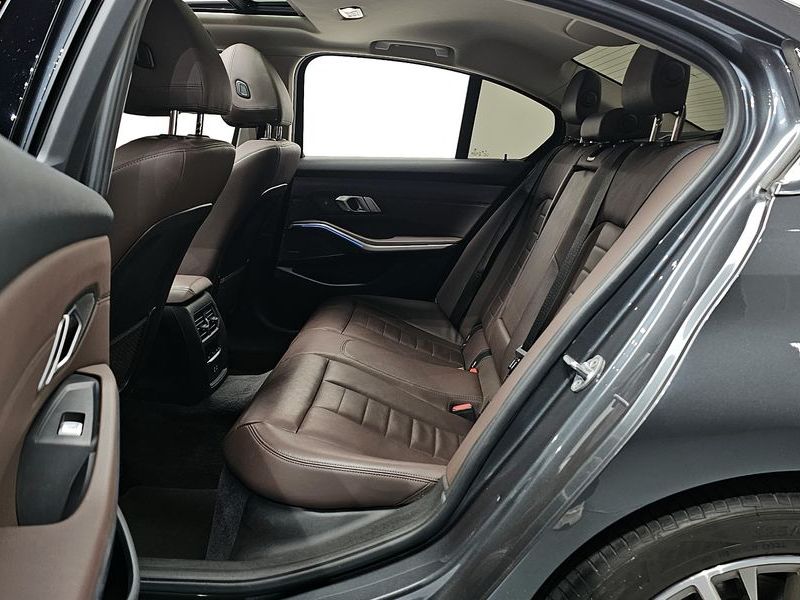 2021 BMW 3 Series 320i Luxury photo 12