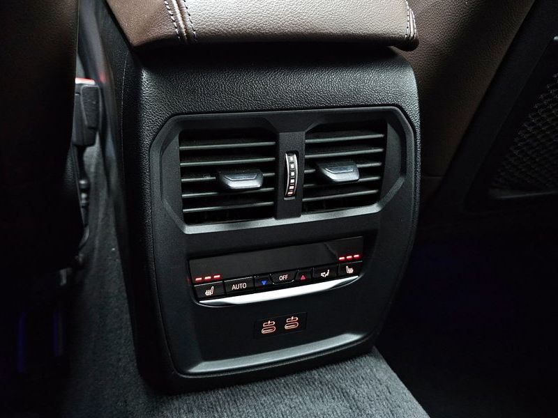 2021 BMW 3 Series 320i Luxury photo 18
