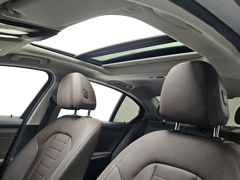 2021 BMW 3 Series 320i Luxury photo 19