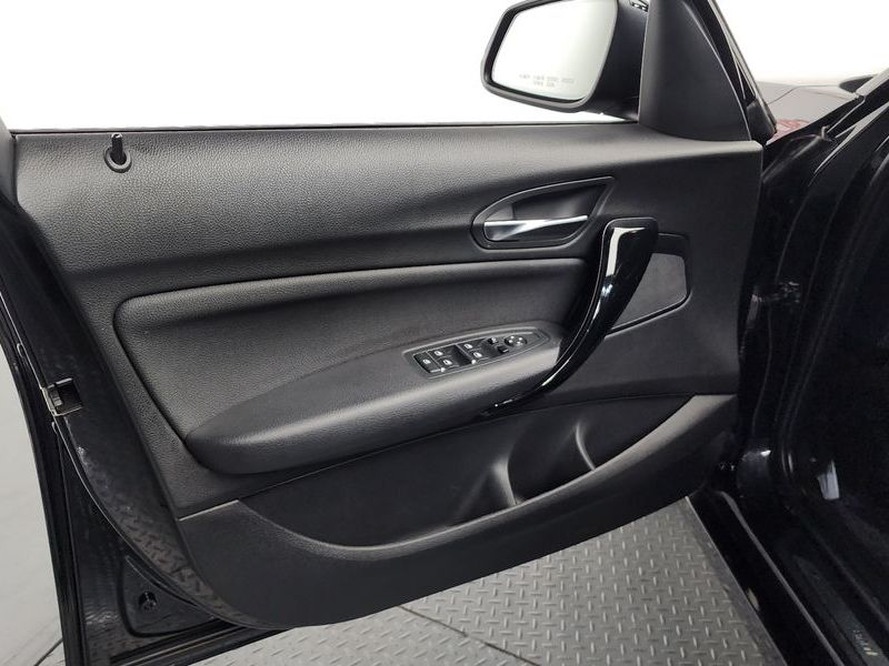 2018 BMW 1 Series 118d Sport 5Door photo 24