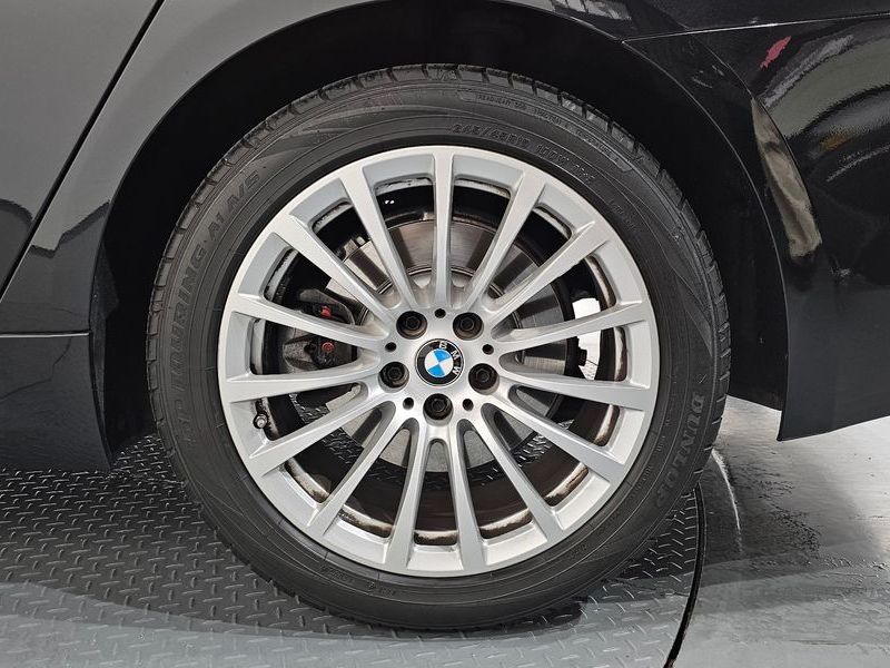 2020 BMW 5 Series 520i Luxury photo 21
