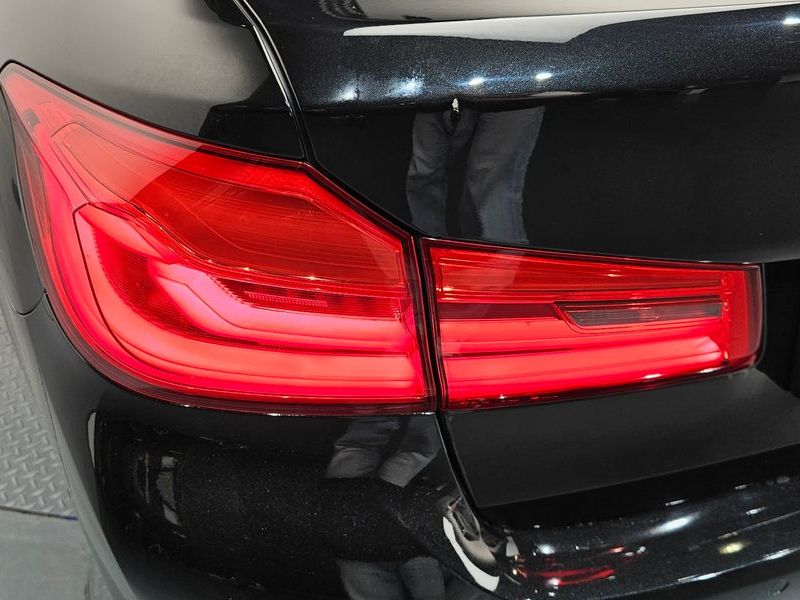 2020 BMW 5 Series 520i Luxury photo 23
