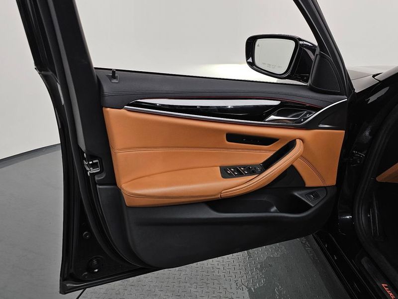 2020 BMW 5 Series 520i Luxury photo 24