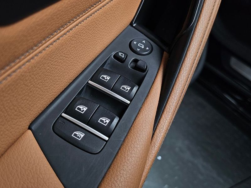 2020 BMW 5 Series 520i Luxury photo 28