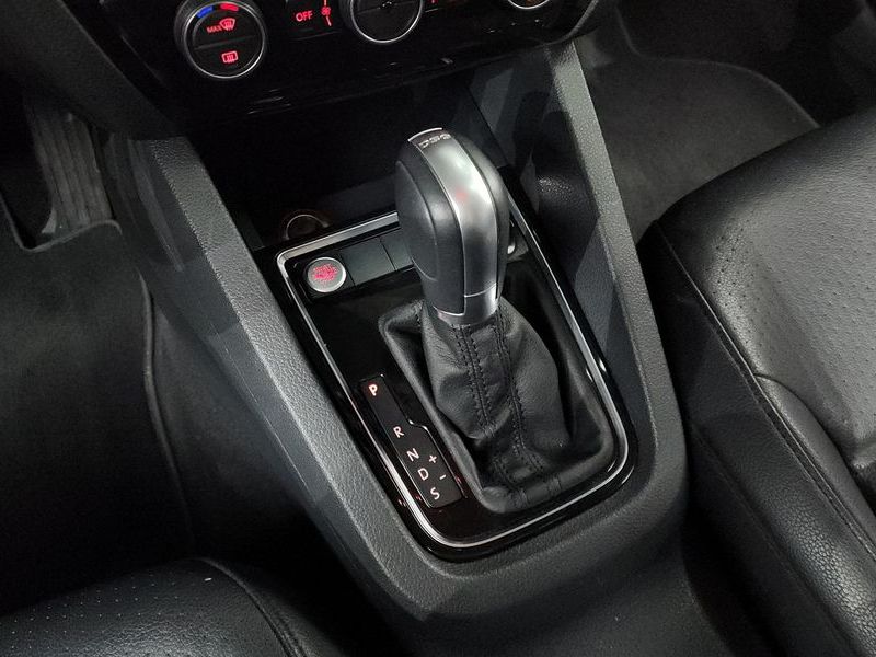 2016 Volkswagen Jetta 2.0 TDI BlueMotion Premium 6th photo 9