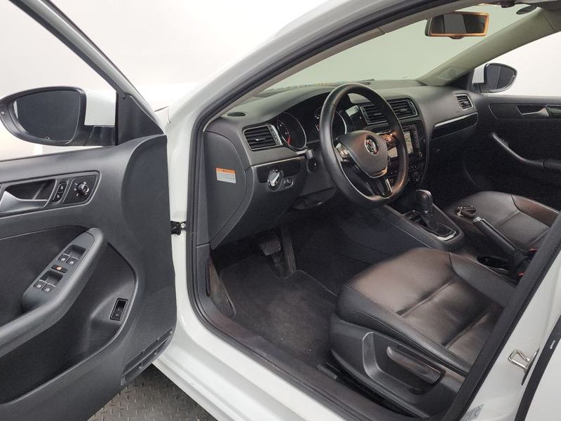 2016 Volkswagen Jetta 2.0 TDI BlueMotion Premium 6th photo 10
