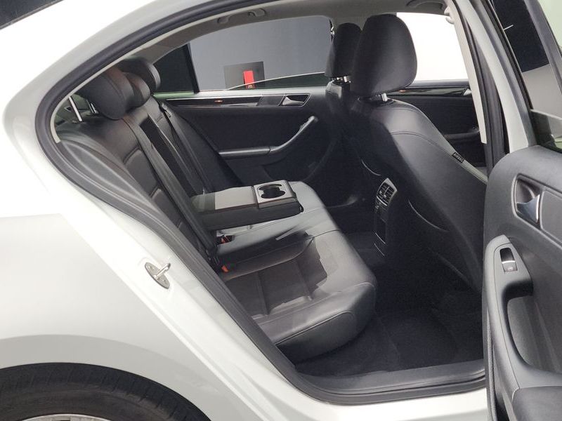 2016 Volkswagen Jetta 2.0 TDI BlueMotion Premium 6th photo 11