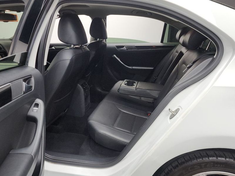 2016 Volkswagen Jetta 2.0 TDI BlueMotion Premium 6th photo 12