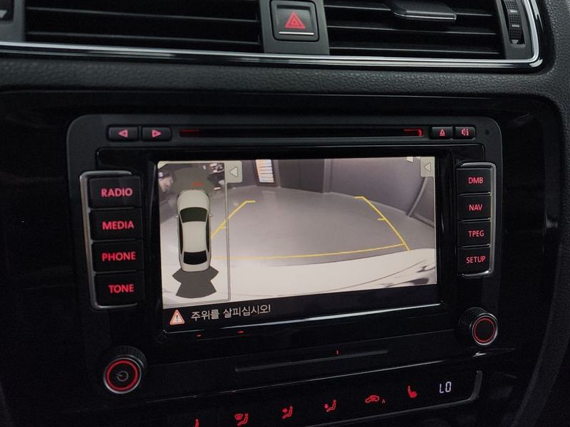 2016 Volkswagen Jetta 2.0 TDI BlueMotion Premium 6th photo 16