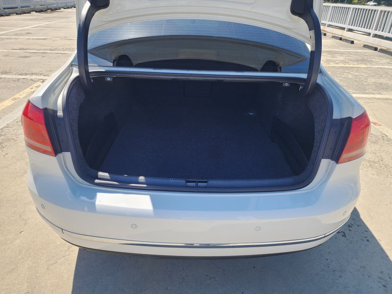 2015 Volkswagen Passat 2.0 TDI B7 photo 12