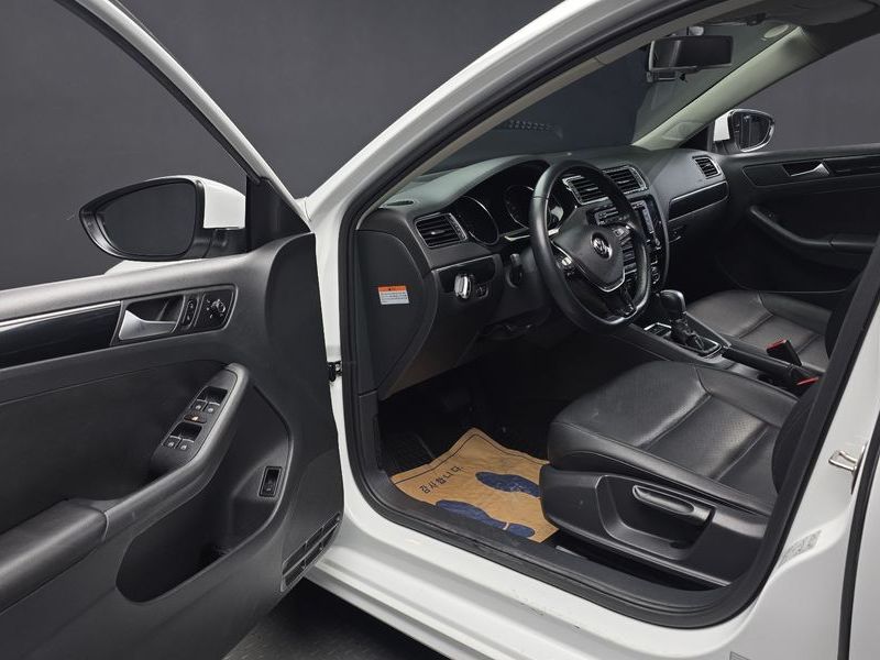 2016 Volkswagen Jetta 2.0 TDI BlueMotion Premium 6th photo 10