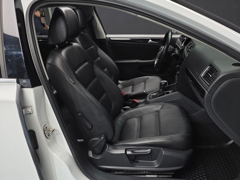 2016 Volkswagen Jetta 2.0 TDI BlueMotion Premium 6th photo 11