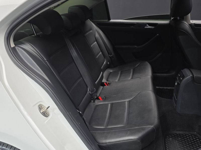 2016 Volkswagen Jetta 2.0 TDI BlueMotion Premium 6th photo 12