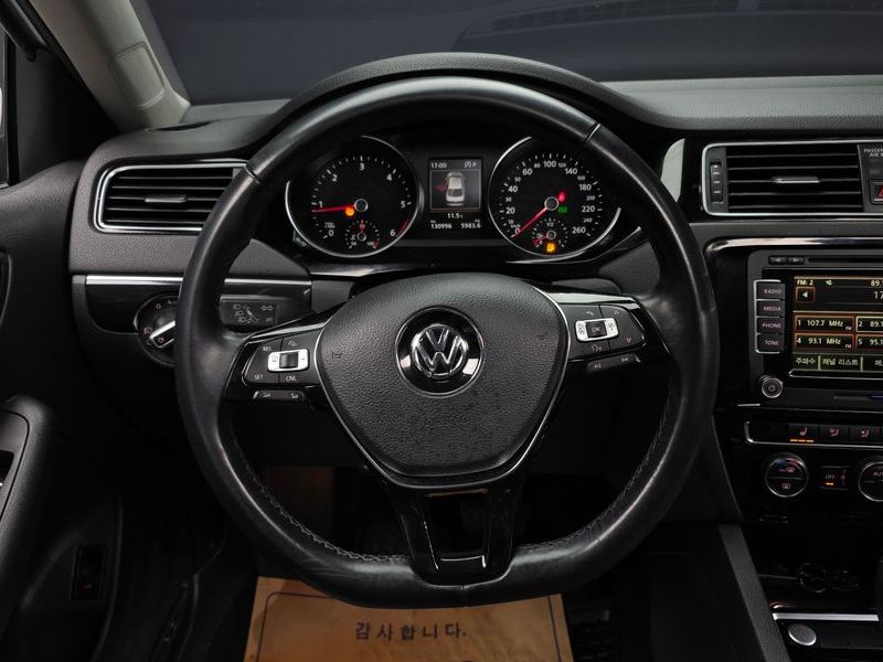 2016 Volkswagen Jetta 2.0 TDI BlueMotion Premium 6th photo 13