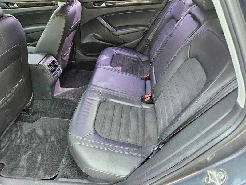 2015 Volkswagen Passat 2.0 TDI B7 photo 13