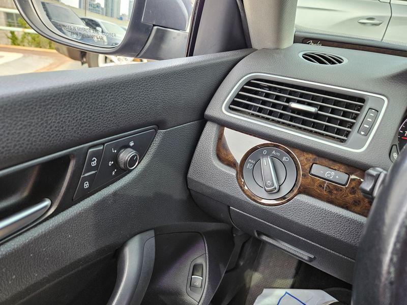 2015 Volkswagen Passat 2.0 TDI B7 photo 18