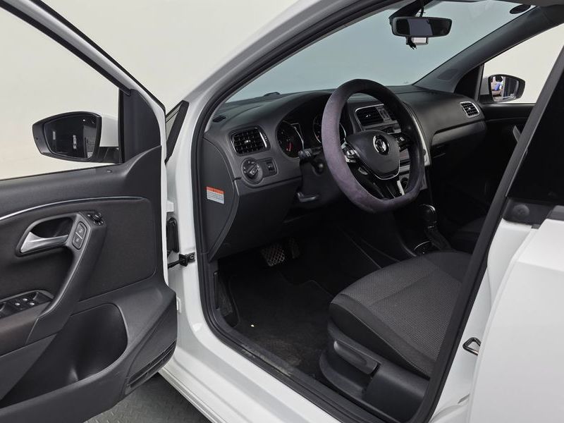 2016 Volkswagen Polo 1.4 TDI R-Line 5th photo 10